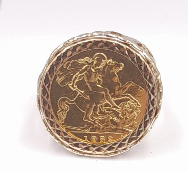 22ct Gold 1/2 Sovereign in 9ct Gold Ring Mount 7.37gr