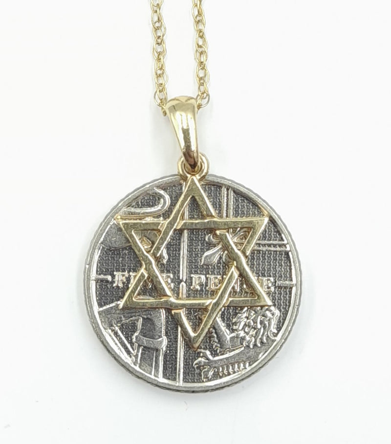 9ct Gold Star of David Pendant on chain. 1.55gr