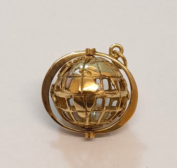 9ct Gold Globe Pendant 6.9gr