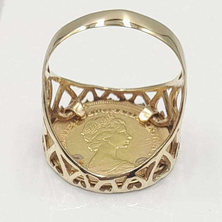 22ct Gold 1/2 Sovereign in 9ct Gold Ring Mount 7.37gr