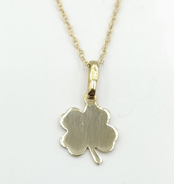 9ct Gold Shamrock Pendant on Chain. 1.45gr