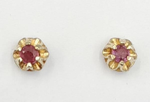 9ct Gold Ruby Set Stud Earrings. 0.85gr