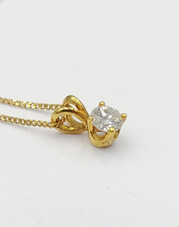 18ct Gold Solitaire Diamond Pendant 0.20ct on Chain. 1.6gr