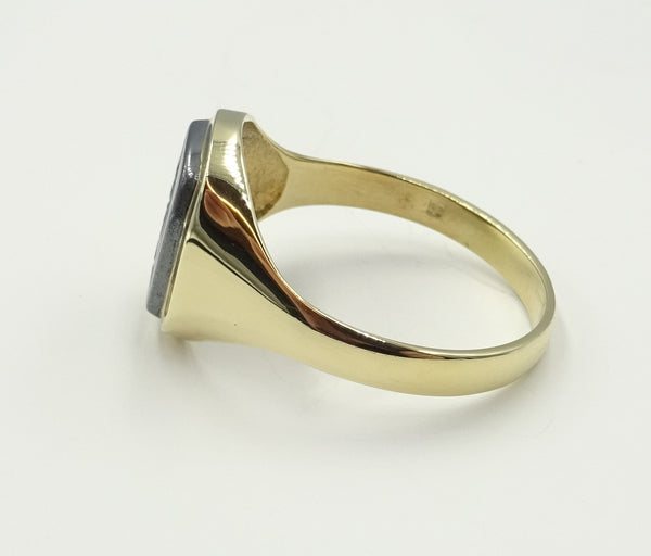 9ct Gold Hematite "Centurion" signet ring. 3.6gr