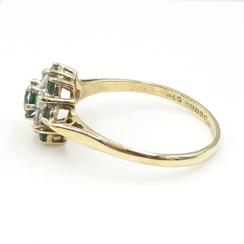 9ct Gold CZ and synthetic emerald cluster ring. 2gr