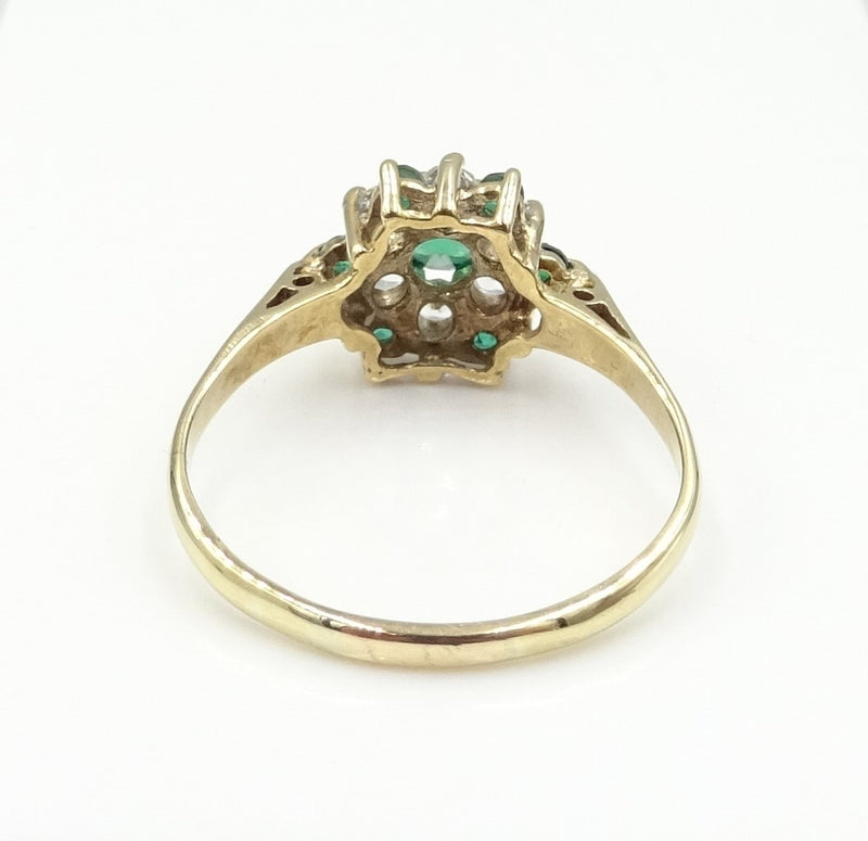 9ct Gold CZ and synthetic emerald cluster ring. 2gr