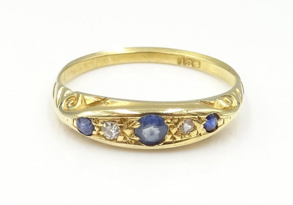 18ct gold Sapphire & Diamond antique boat ring. 2.27gr