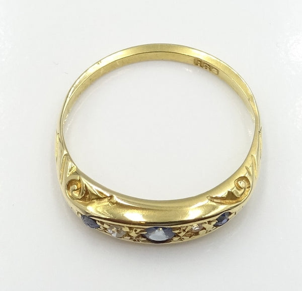 18ct gold Sapphire & Diamond antique boat ring. 2.27gr