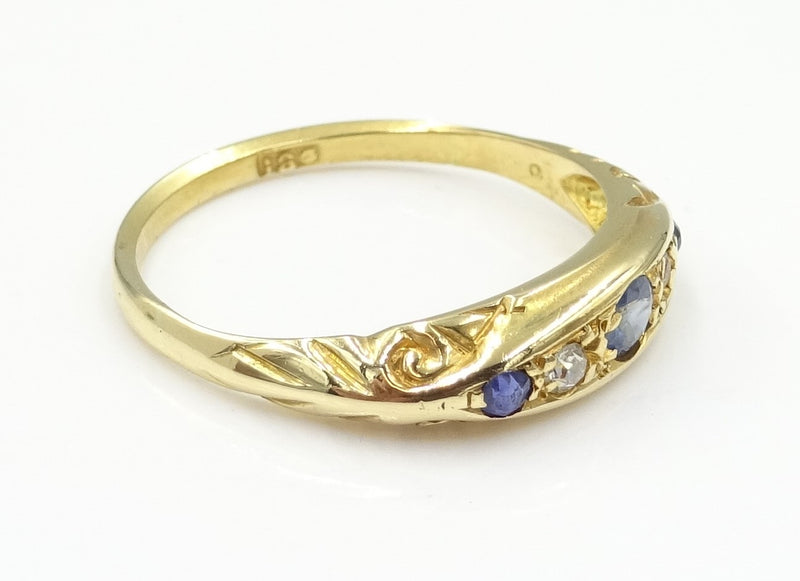 18ct gold Sapphire & Diamond antique boat ring. 2.27gr