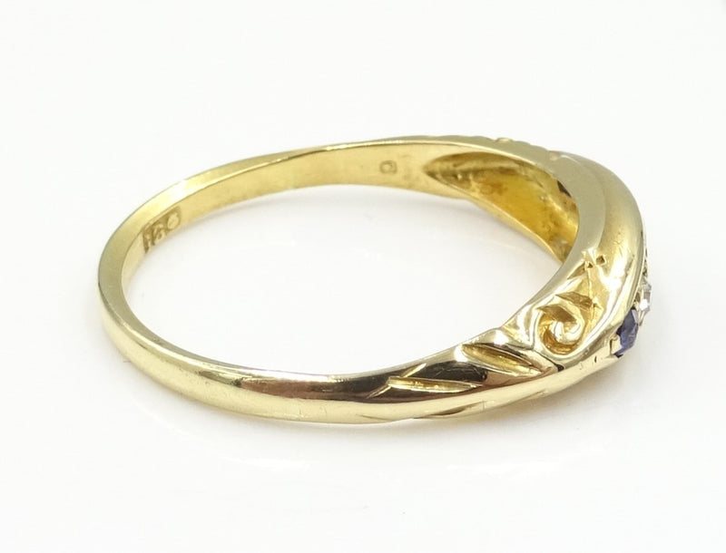 18ct gold Sapphire & Diamond antique boat ring. 2.27gr
