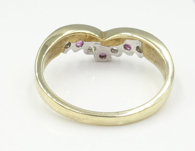 9ct gold synthetic Ruby & CZ wishbone ring. Size O. 2.75gr
