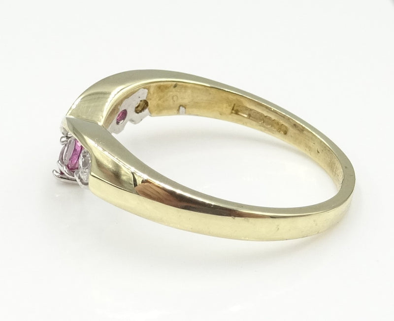 9ct gold synthetic Ruby & CZ wishbone ring. Size O. 2.75gr