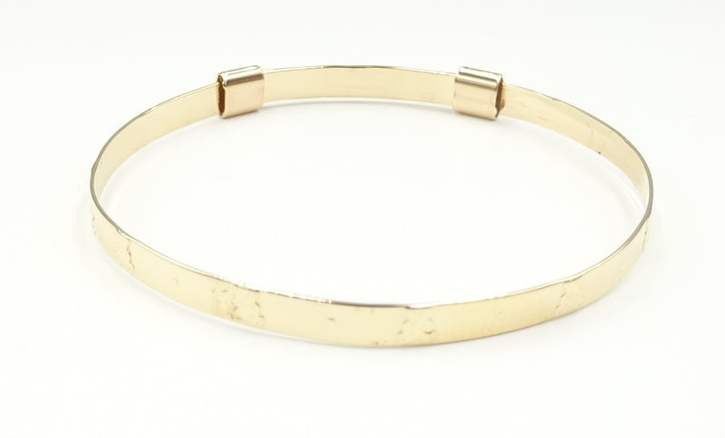 9ct gold 'Bear' expander baby bangle. 1.96gr