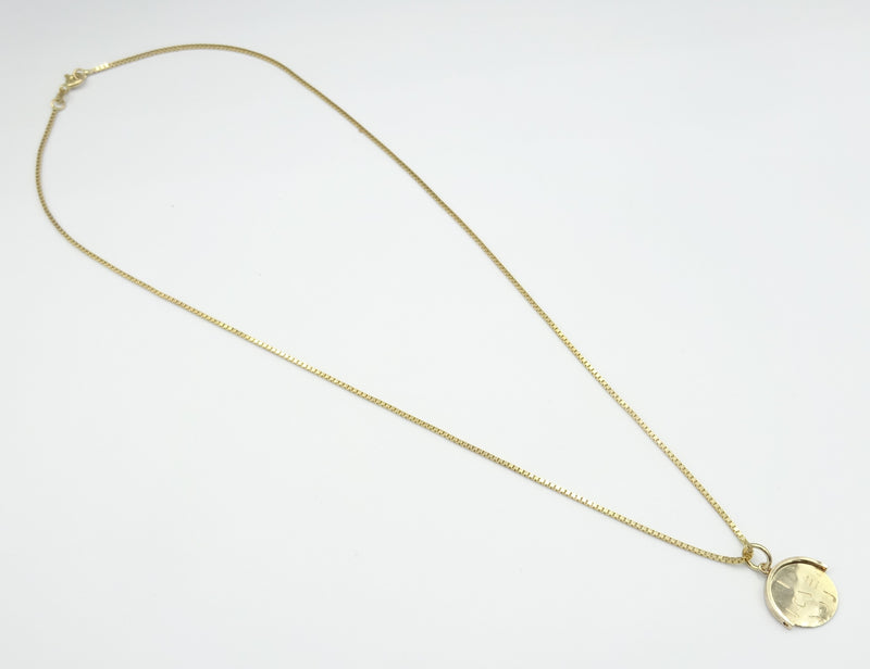9ct gold 'I love you' spinner on box chain. 4.13gr