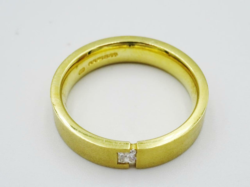 18ct Yellow Gold Matt Finish Princess Cut 0.10ct Diamond Wedding Band 7.4g 4mm O - Richard Miles Jewellers