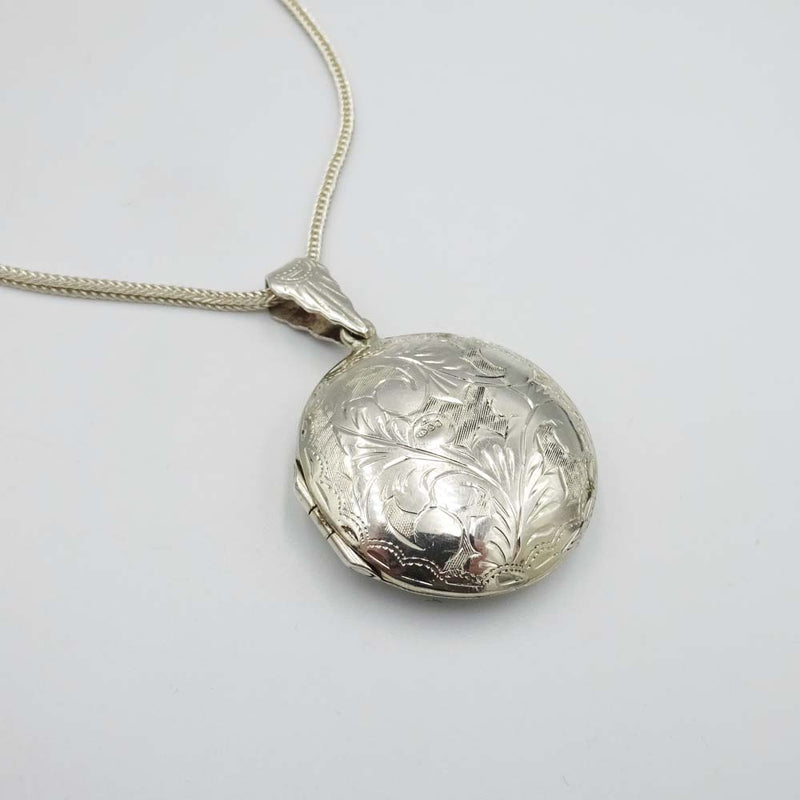 Silver Foxtail Chain Necklace With Floral Locket 20"