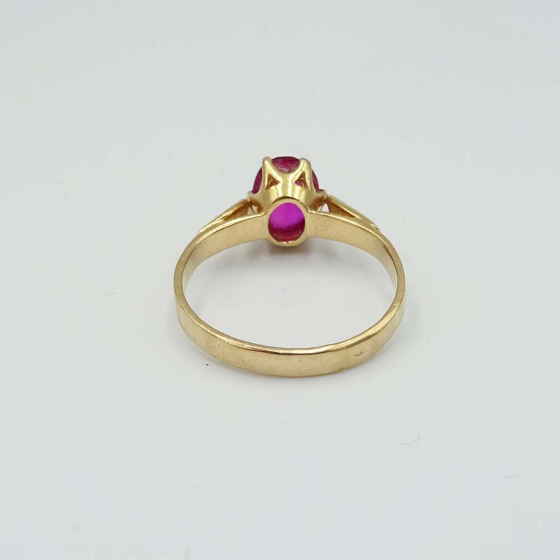 14ct Yellow Gold Red Stone Ring Size M 1/2