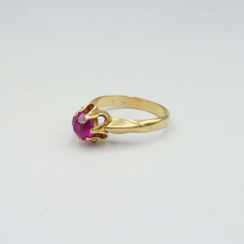 14ct Yellow Gold Red Stone Ring Size M 1/2
