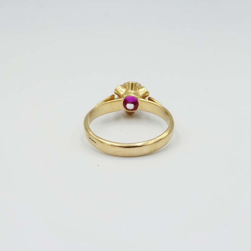 14ct Yellow Gold Red Stone Ring Size M 1/2