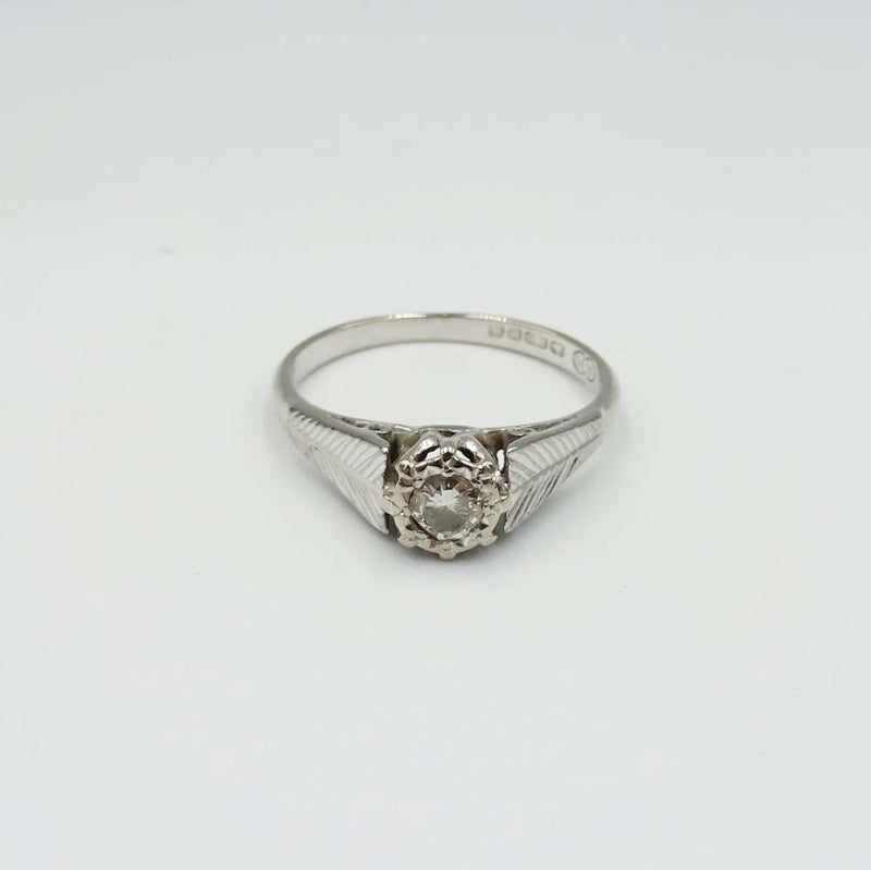 18ct White Gold Diamond Leaf Pattern Solitaire Ring 0.20ct Size P