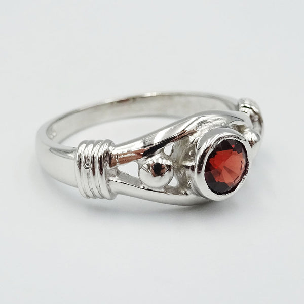 9ct White Gold Rope Detail Garnet Ring Size O - Richard Miles Jewellers