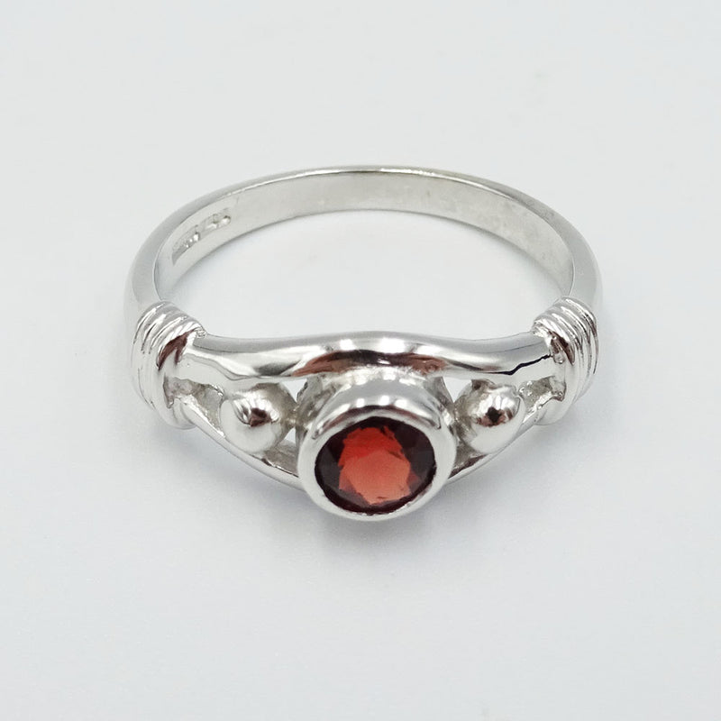 9ct White Gold Rope Detail Garnet Ring Size O - Richard Miles Jewellers