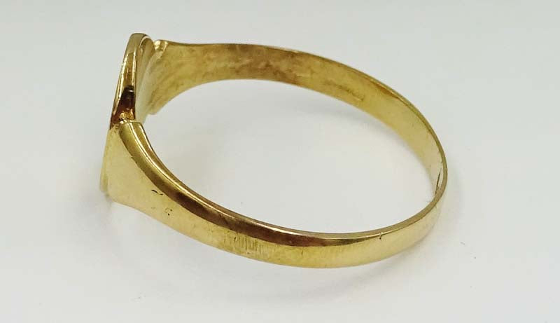 9ct Yellow Gold Oval Half Engine Turned Ladies Signet Ring Size P 1/2 Size 1.8g - Richard Miles Jewellers